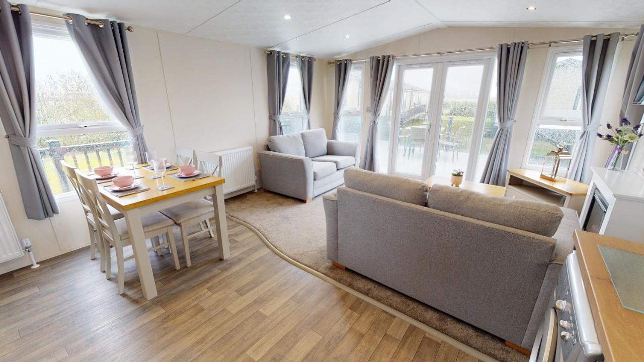 Brackenborough Lakes Resort 劳斯 外观 照片