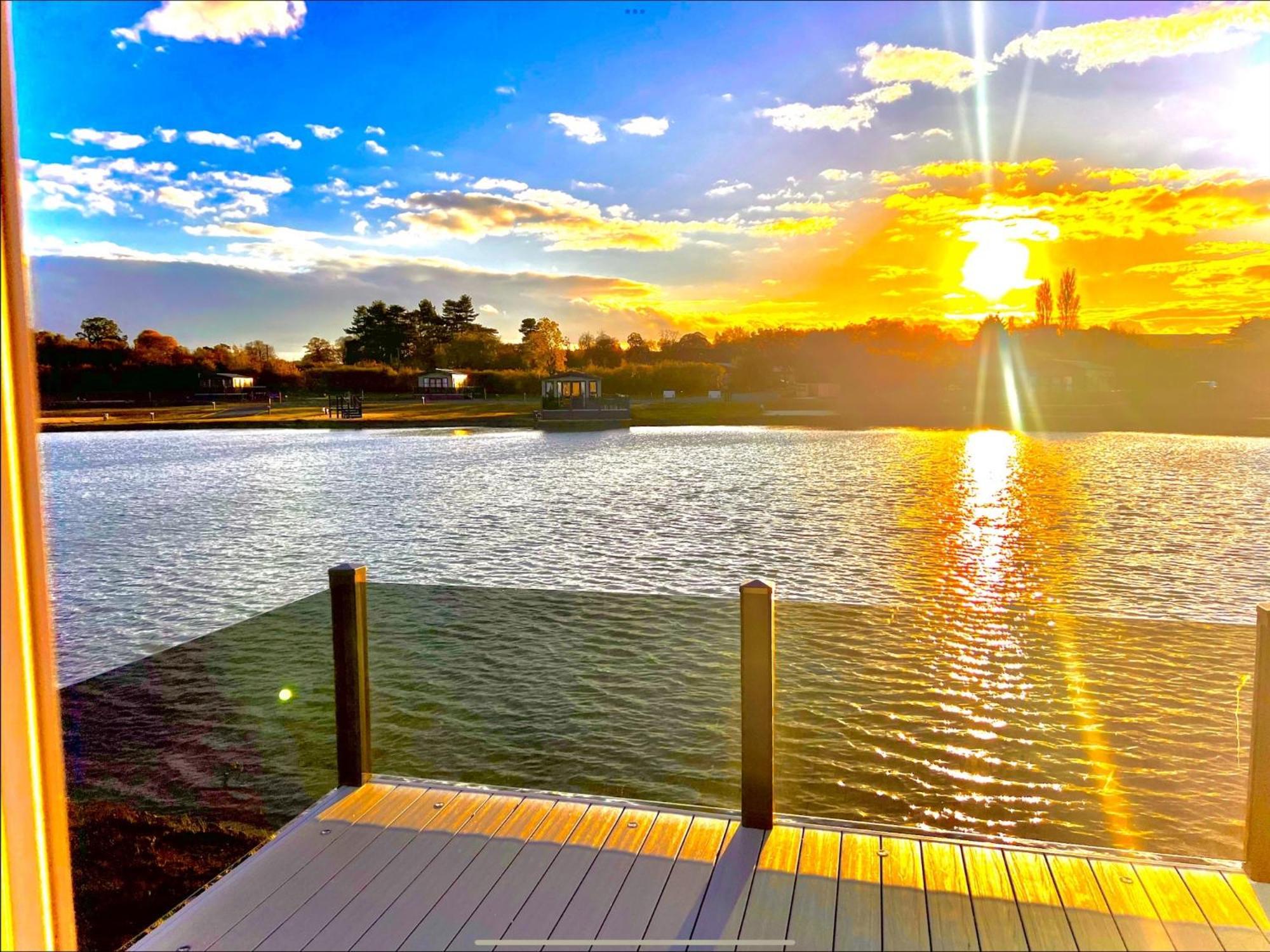 Brackenborough Lakes Resort 劳斯 外观 照片