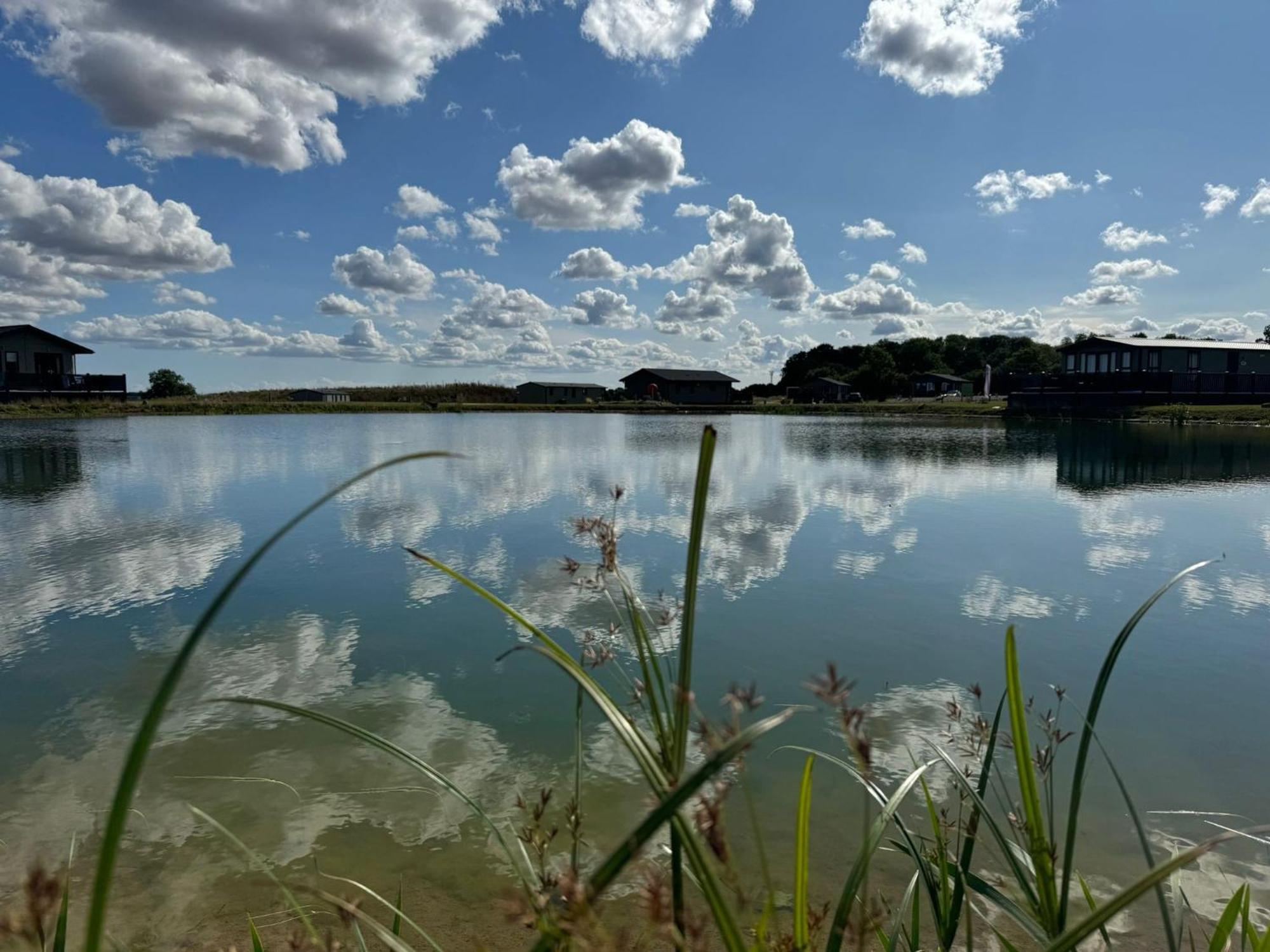 Brackenborough Lakes Resort 劳斯 外观 照片