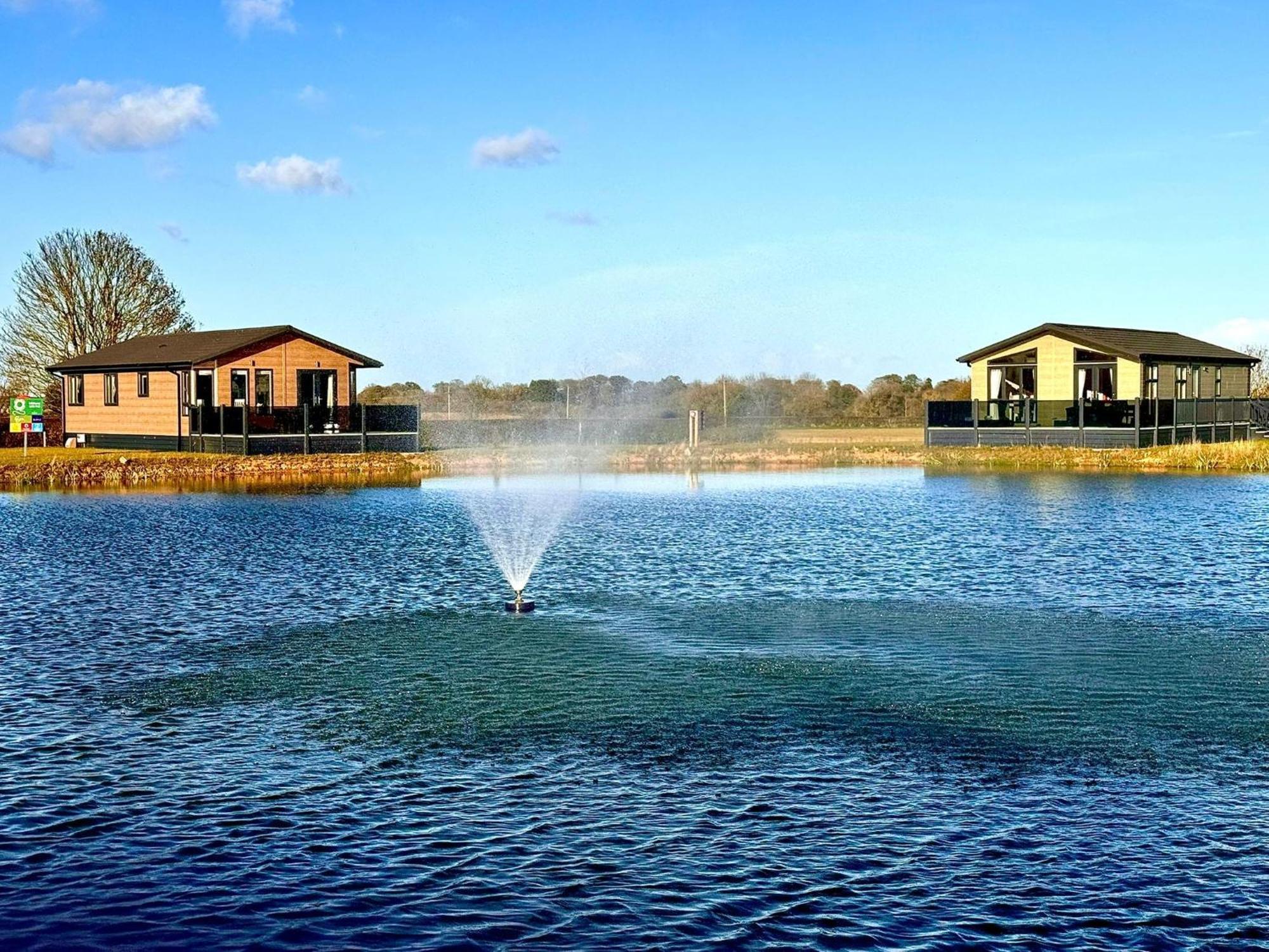 Brackenborough Lakes Resort 劳斯 外观 照片
