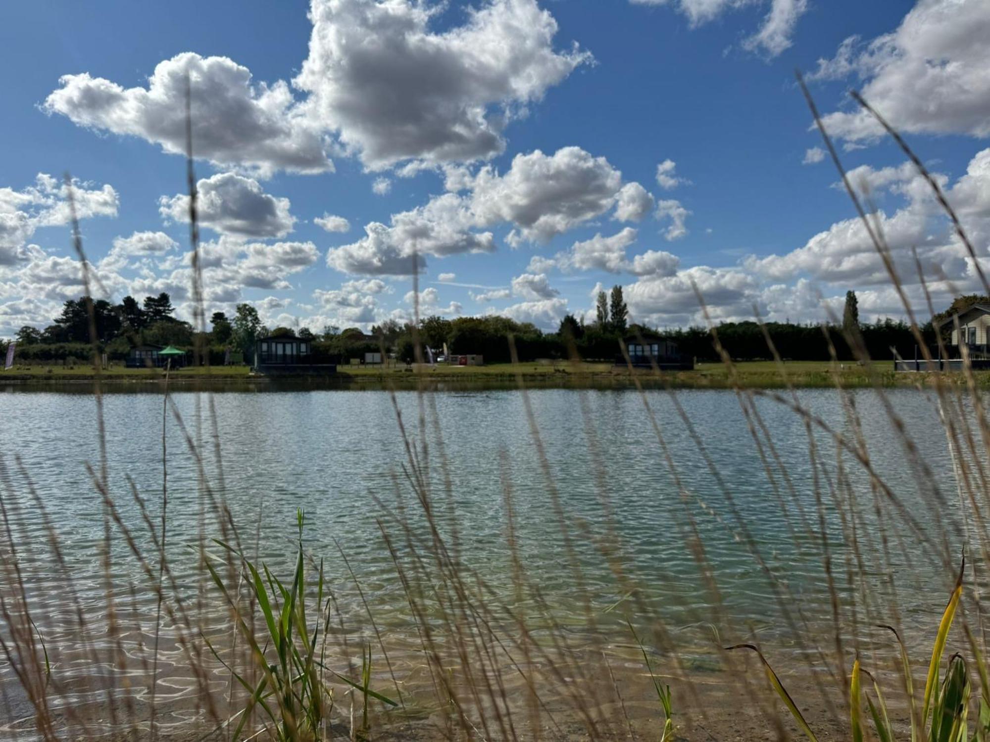 Brackenborough Lakes Resort 劳斯 外观 照片